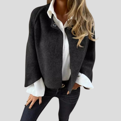 Short and stylish jacket with wide sleeves